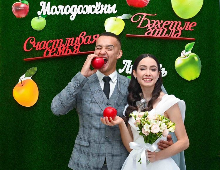 В Нижнекамске в преддверии Яблочного спаса поженились 59 пар