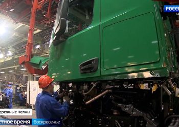 В Татарстане участники студотрядов из разных стран помогают собирать КАМАЗы