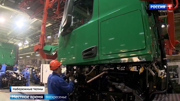 В Татарстане участники студотрядов из разных стран помогают собирать КАМАЗы