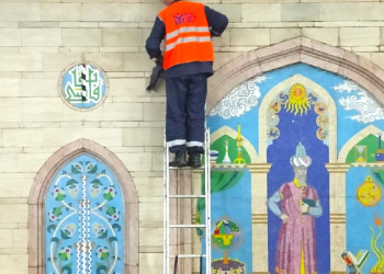 В Казани на станции метро «Кремлевская» обновили более 2 тысяч элементов мозаики