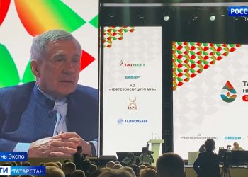 Минниханов поручил изучить возможность использования представленных на нефтегазохимическом форуме разработок