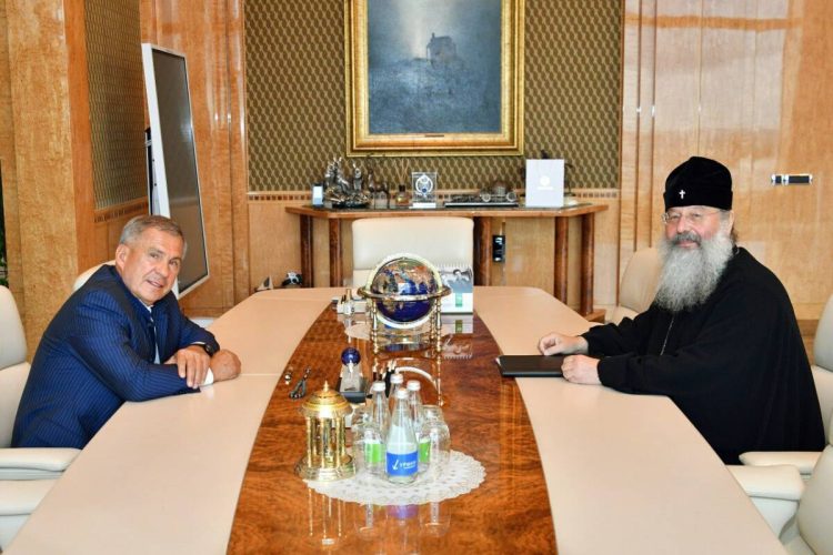 Рустам Минниханов провел встречу с митрополитом Казанским и Татарстанским Кириллом