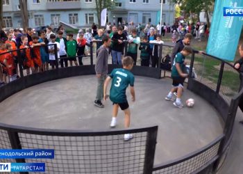 В поселке Васильево в рамках программы по благоустройству дворов появилась площадка по панна-футболу