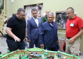 Минниханов посетил подростковый клуб «Юнармеец» в Билярске