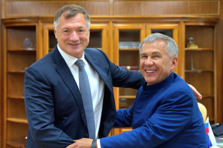 Рустам Минниханов поздравил строителей с профессиональным праздником