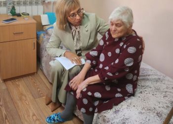 Зарипова навестила эвакуированных в Татарстан жителей домов-интернатов Курской области