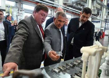 Минниханов в рамках рабочей поездки посетил ПАО «ОДК-Кузнецов» в Самаре