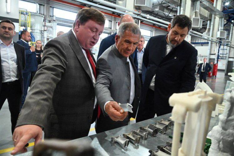 Минниханов в рамках рабочей поездки посетил ПАО «ОДК-Кузнецов» в Самаре