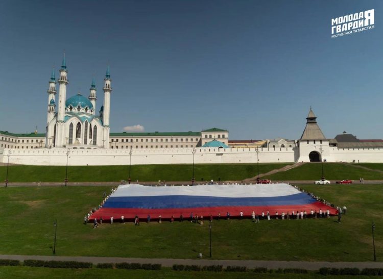 Татарстанцев пригласили принять участие во флешмобе ко Дню Государственного флага РФ