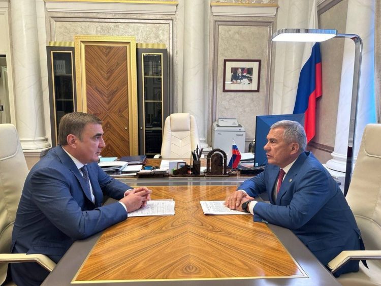 Минниханов встретился с помощником Президента России Алексеем Дюминым в Москве