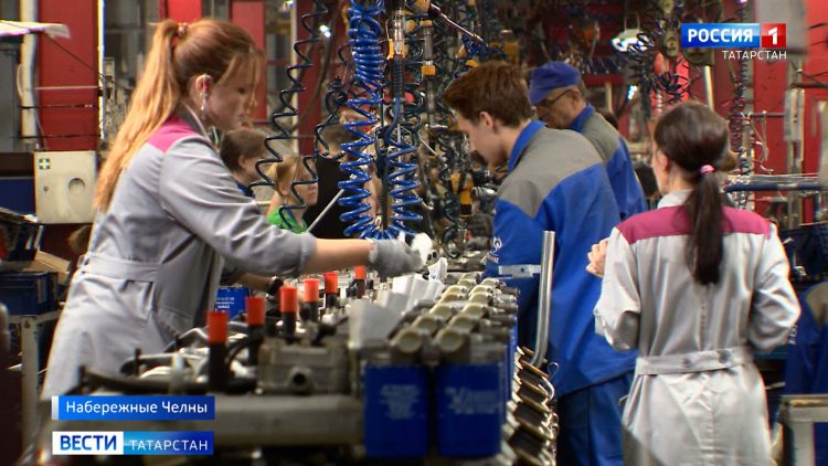 Более 300 подростков со всей России принимают участие в трудовом проекте «Алабуга ТОП»