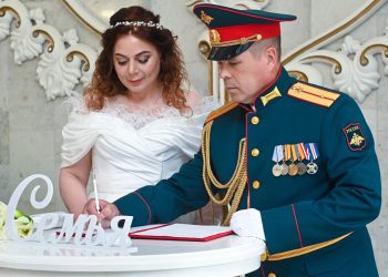 В Нижнекамске ветеран СВО заключил брак с возлюбленной