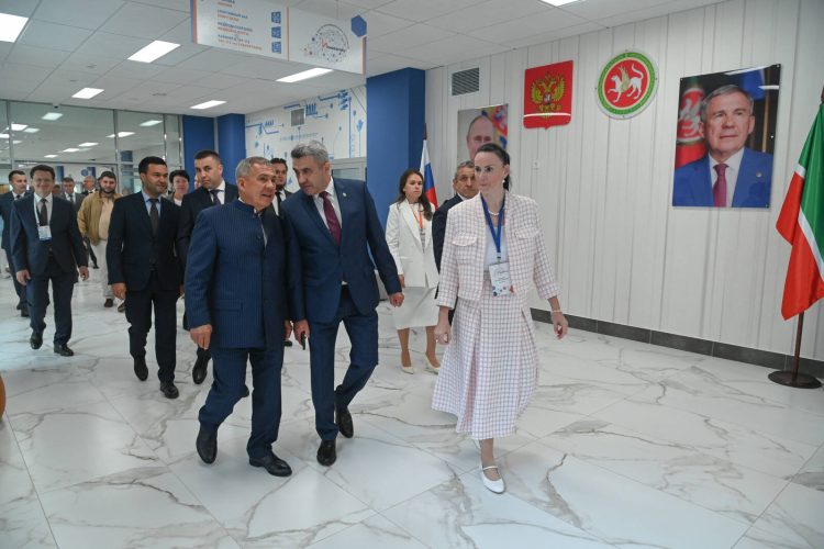Минниханов посетил новый лицей «Инноватика» в селе Усады