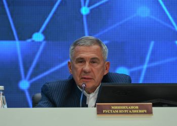 Минниханов: Наши вузы и техникумы должны работать в тесном контакте с предприятиями