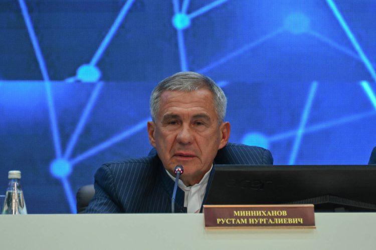 Минниханов: Наши вузы и техникумы должны работать в тесном контакте с предприятиями
