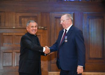 Минниханов вручил президенту ПАО «Транснефть» орден «Дуслык»