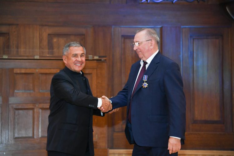 Минниханов вручил президенту ПАО «Транснефть» орден «Дуслык»