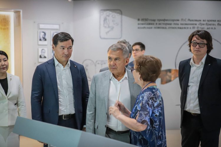 Минниханов посетил Элисту с рабочей поездкой