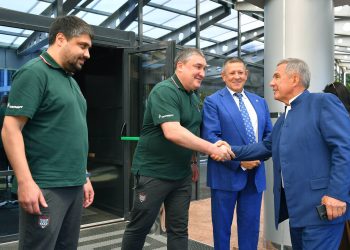 Минниханов встретился с ХК «Ак Барс» перед стартом чемпионата КХЛ