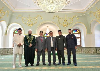 Минниханов и Шаймиев посетили обновленную мечеть «Аль-Марджани» в Казани