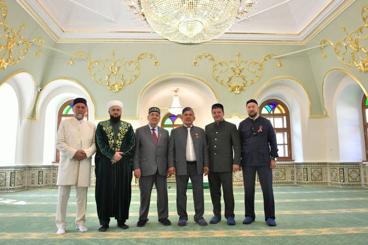 Минниханов и Шаймиев посетили обновленную мечеть «Аль-Марджани» в Казани