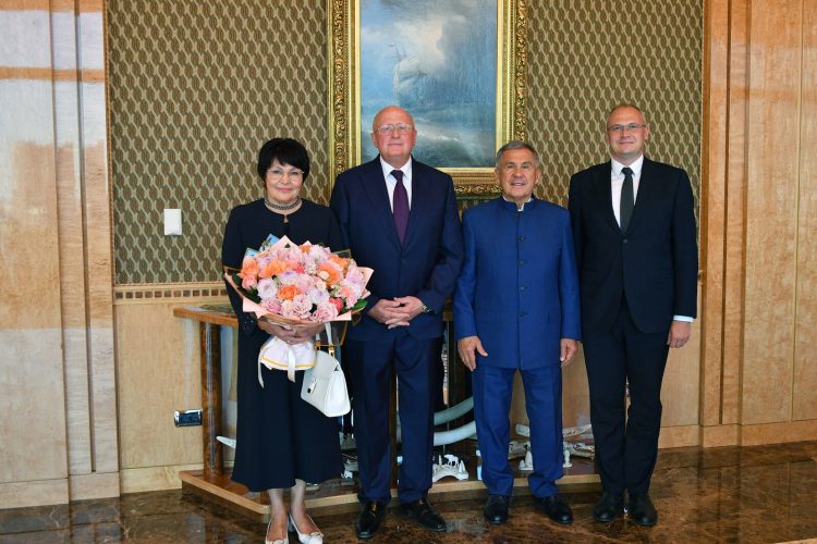 Минниханов встретился с директором Центра имени Н.Ф.Гамалеи