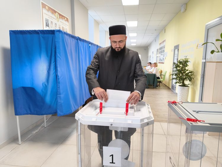 Муфтий Татарстана проголосовал на выборах депутатов Госсовета РТ