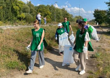 В Казани активисты очистили пляж «Нижнее Заречье»