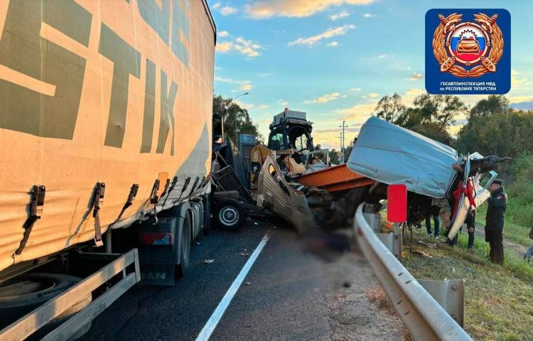 В Татарстане в ДТП с грузовиками погибли двое
