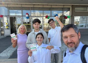 Глава Минпромторга РТ пришел на выборы с семьей