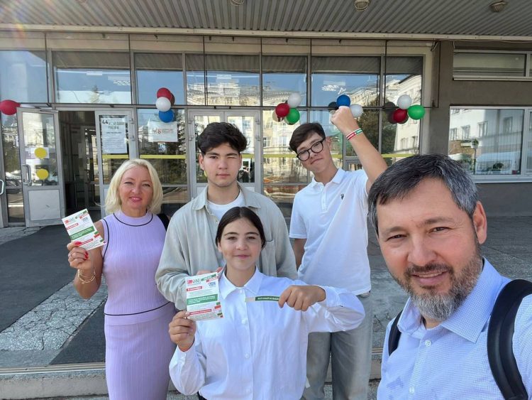 Глава Минпромторга РТ пришел на выборы с семьей