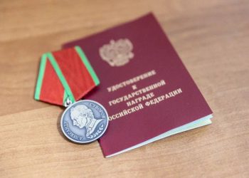 В Альметьевске трем бойцам СВО вручили госнаграды