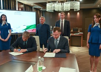 В присутствии Минниханова подписан меморандум о сотрудничестве между ОАК и S7 Airlines