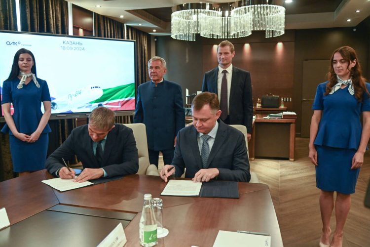 В присутствии Минниханова подписан меморандум о сотрудничестве между ОАК и S7 Airlines