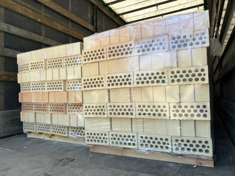 Евгений Варакин доставил в Лисичанск гумгруз весом 36 тонн со стройматериалами