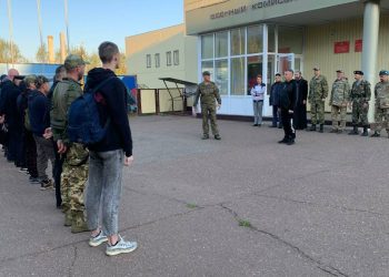 Из Нижнекамска 14 бойцов-контрактников отправились в зону СВО