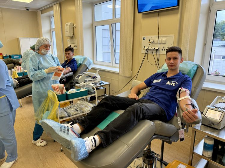 Молодогвардейцы Татарстана организовали акцию по сдаче донорской крови