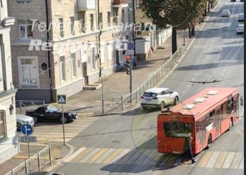 В Казани автобус столкнулся с внедорожником
