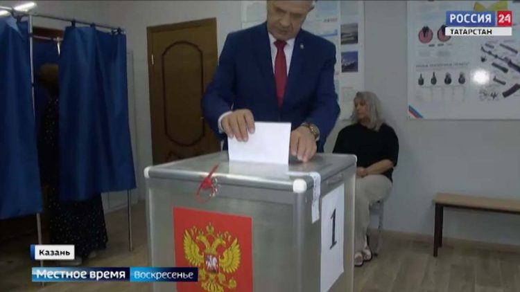 Александр Бородин проголосовал на выборах в Госсовет РТ