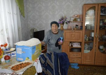 87-летняя жительница Бавлов ежемесячно передает часть своей пенсии бойцам СВО