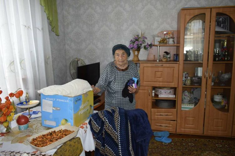 87-летняя жительница Бавлов ежемесячно передает часть своей пенсии бойцам СВО