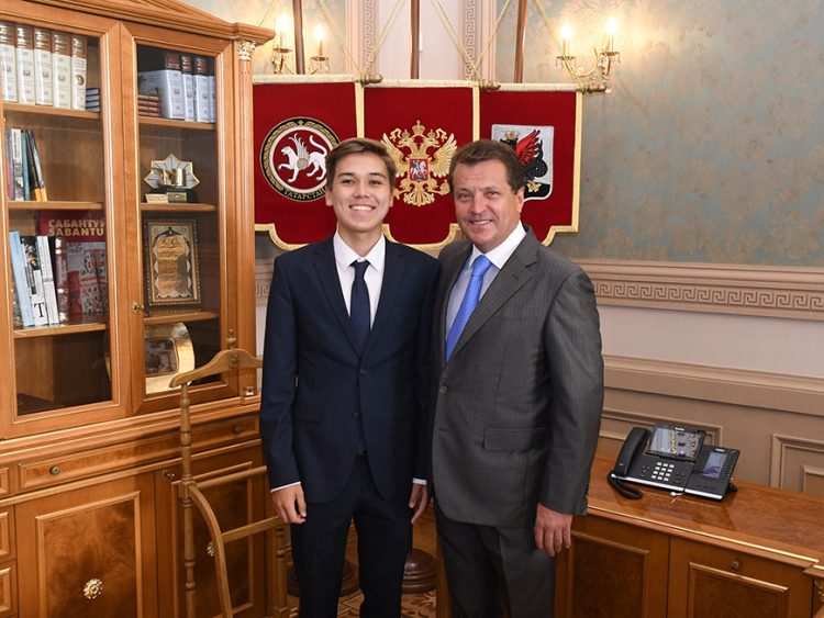 Мэр Казани встретился с двукратным победителем Международной олимпиады по информатике