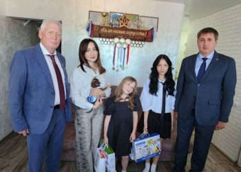 Депутат Леонид Якунин посетил семью бойца СВО в Бавлинском районе