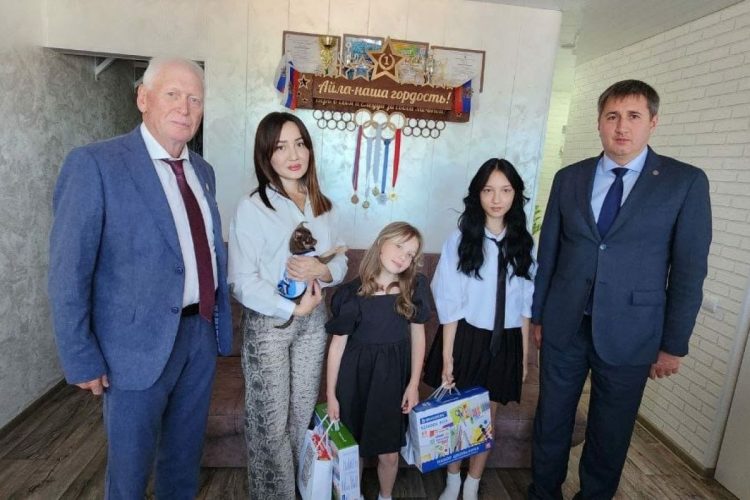 Депутат Леонид Якунин посетил семью бойца СВО в Бавлинском районе