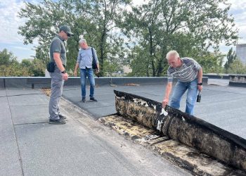 Вице-премьер РТ Аглиуллин проверил начало ремонтных работ в школе №2 Рубежного