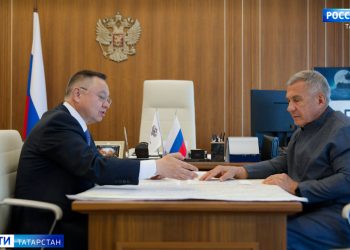 В Казани на минарете старейшей Белой мечети установили полумесяц