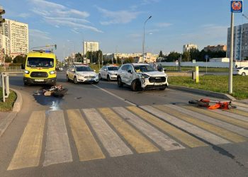 В Челнах мотоциклист и его пассажирка попали в реанимацию после ДТП