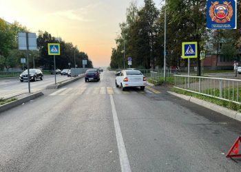 В Челнах легковушка сбила на пешеходном переходе школьницу