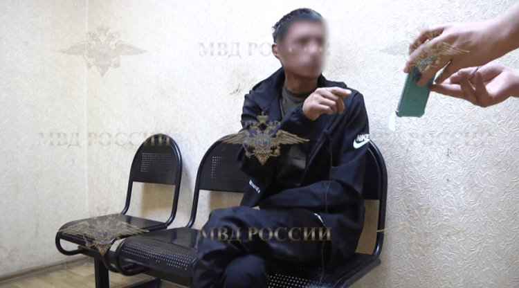 В Татарстане возбудили уголовное дело на мужчин, бросивших банку в патрульную машину