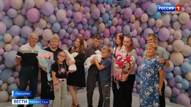 В Лаишевском районе семья во второй раз стала родителями двойняшек